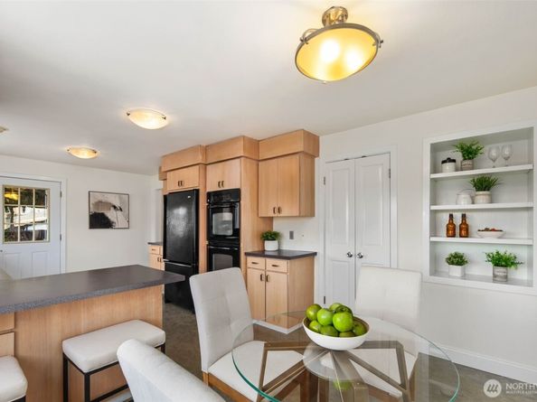 3205 25th Avenue W, Seattle WA 98199