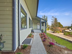 3205 25th Avenue W, Seattle WA 98199
