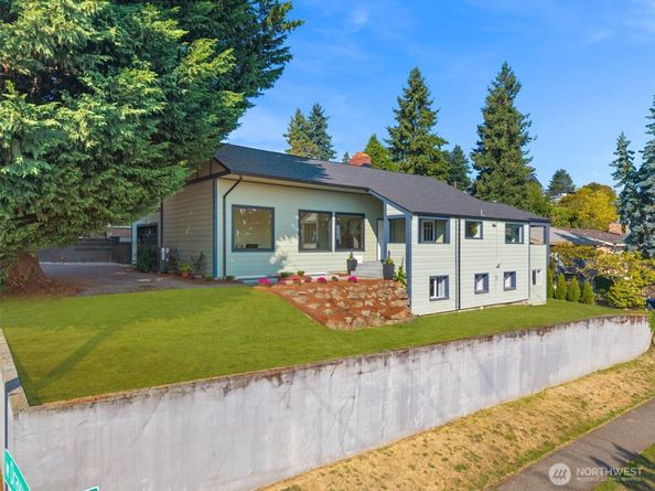 3205 25th Avenue W, Seattle WA 98199