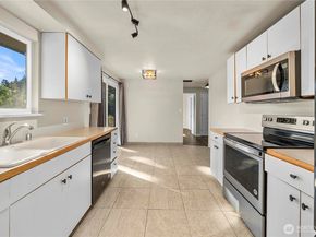 25416 31st Avenue S, Kent WA 98032