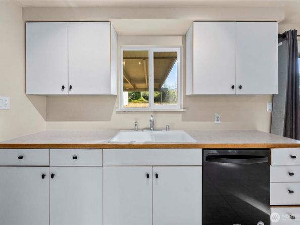 25416 31st Avenue S, Kent WA 98032