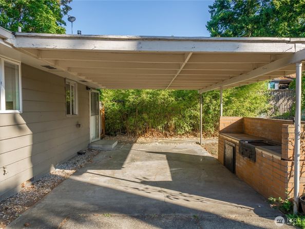 25416 31st Avenue S, Kent WA 98032