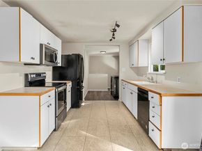 25416 31st Avenue S, Kent WA 98032