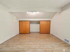 25416 31st Avenue S, Kent WA 98032