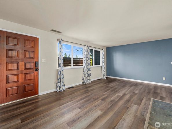 25416 31st Avenue S, Kent WA 98032