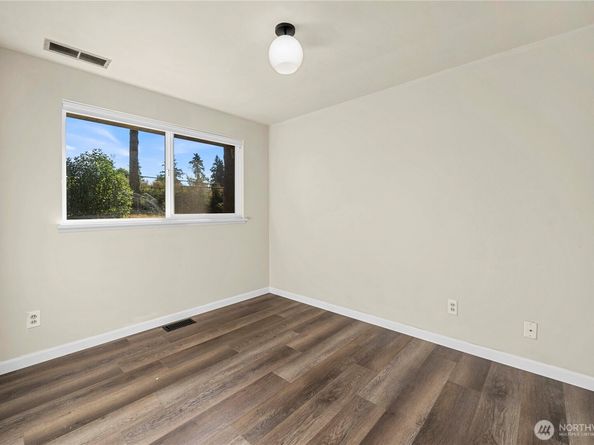 25416 31st Avenue S, Kent WA 98032