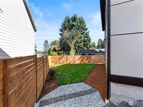14060 7th Place S, Burien WA 98168
