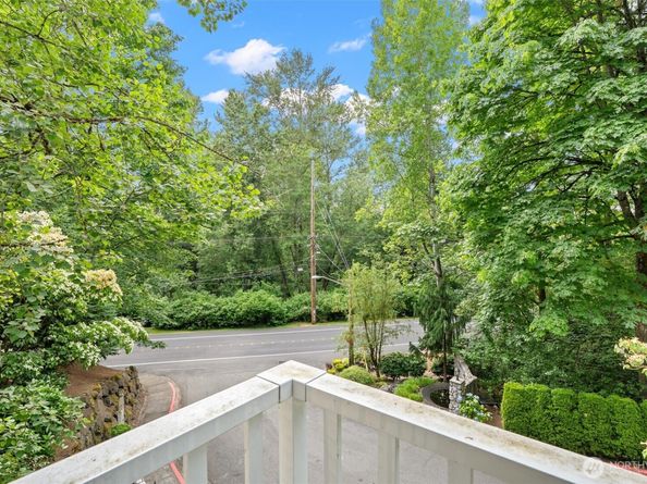 2540 118th Avenue SE 202, Bellevue WA 98005