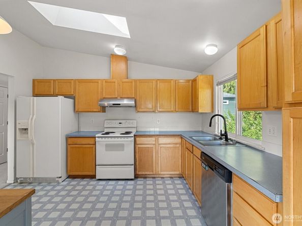 2320 NE 102nd Street, Seattle WA 98125
