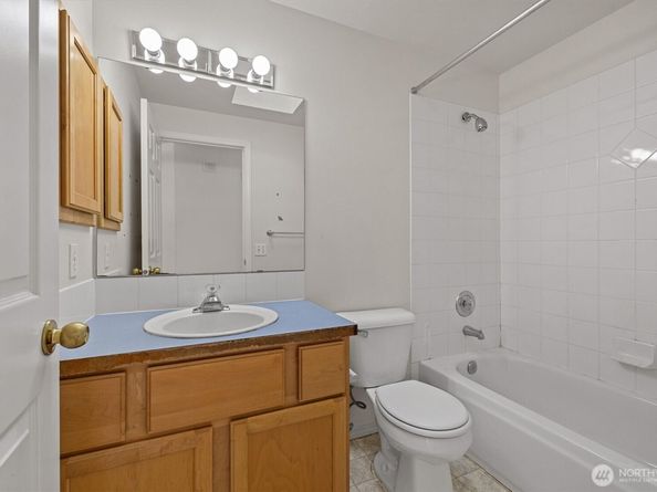 2320 NE 102nd Street, Seattle WA 98125