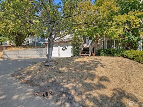 2320 NE 102nd Street, Seattle WA 98125