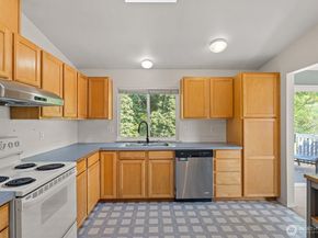 2320 NE 102nd Street, Seattle WA 98125