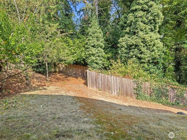 2320 NE 102nd Street, Seattle WA 98125