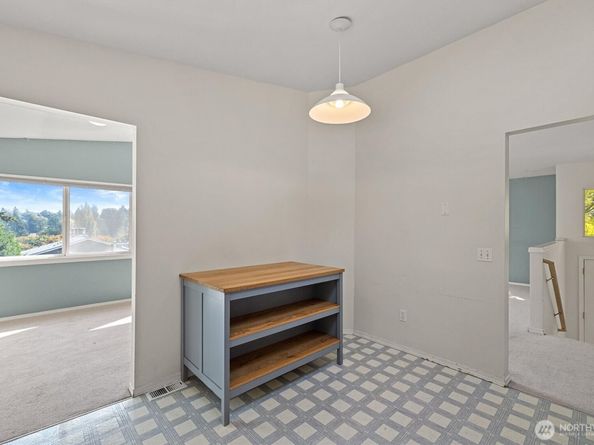 2320 NE 102nd Street, Seattle WA 98125