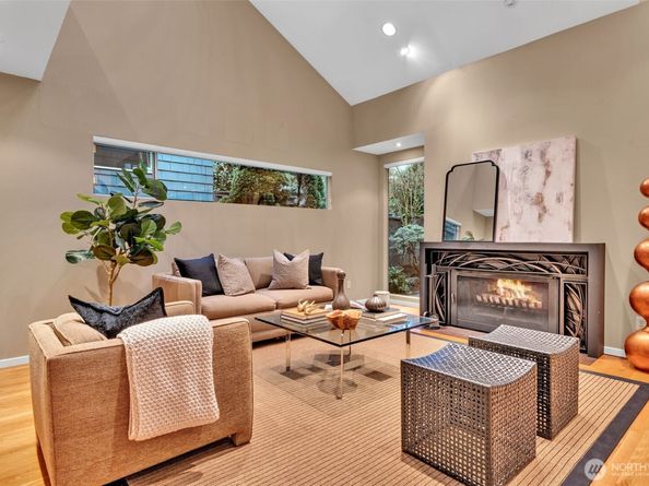 621 Bellevue Way SE, Bellevue WA 98004
