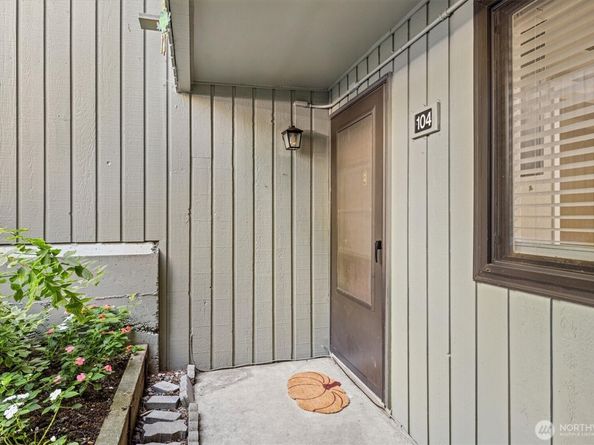 3518 109th Place NE 104, Bellevue WA 98004