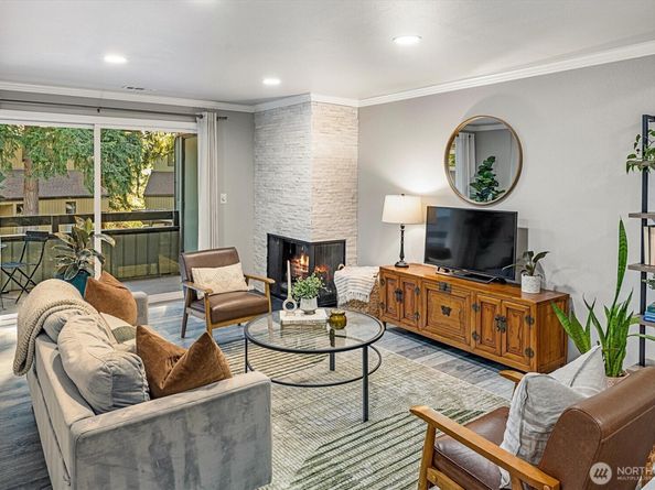 3518 109th Place NE 104, Bellevue WA 98004