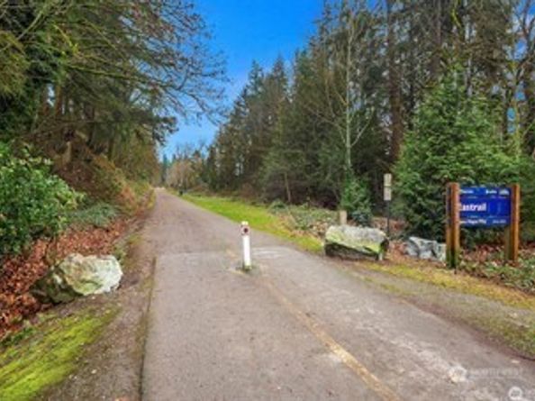 3518 109th Place NE 104, Bellevue WA 98004