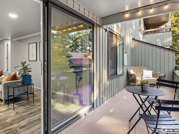 3518 109th Place NE 104, Bellevue WA 98004
