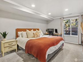 3518 109th Place NE 104, Bellevue WA 98004