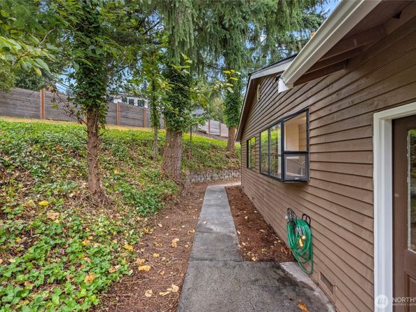 18428 146th Avenue NE, Woodinville WA 98072