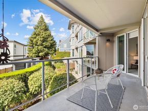 631 Market Street 203, Kirkland WA 98033