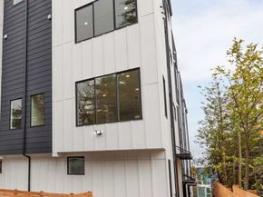 427 19th Avenue E, Seattle WA 98112