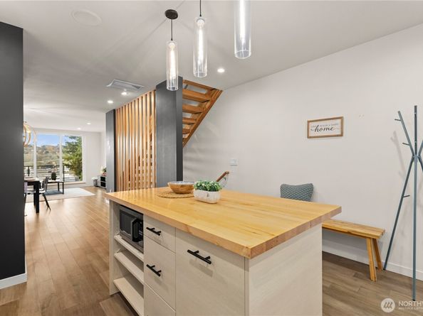 2273 14th Avenue W, Seattle WA 98119