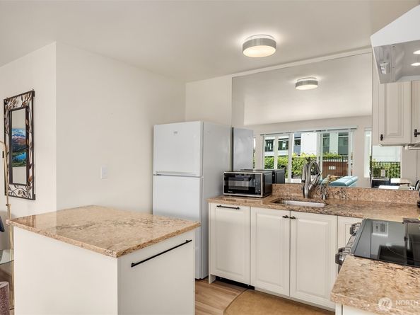 201 2nd Street S 103, Kirkland WA 98033