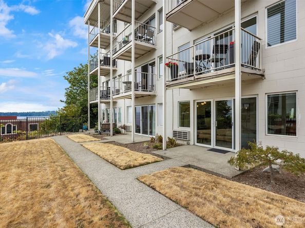 201 2nd Street S 103, Kirkland WA 98033
