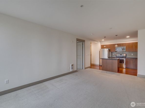 4547 8th Avenue NE 204, Seattle WA 98105