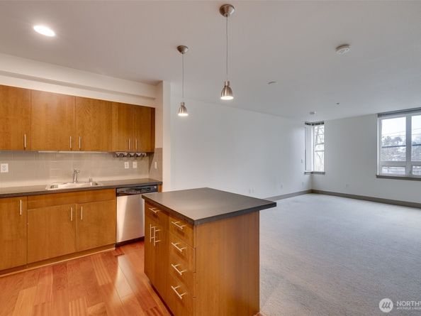 4547 8th Avenue NE 204, Seattle WA 98105