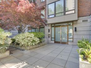 4547 8th Avenue NE 204, Seattle WA 98105
