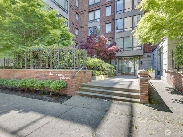 4547 8th Avenue NE 204, Seattle WA 98105
