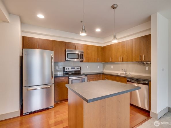 4547 8th Avenue NE 204, Seattle WA 98105