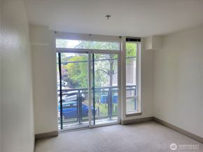 4547 8th Avenue NE 204, Seattle WA 98105