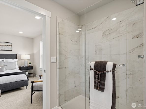 10512 135th Avenue NE 33, Kirkland WA 98033