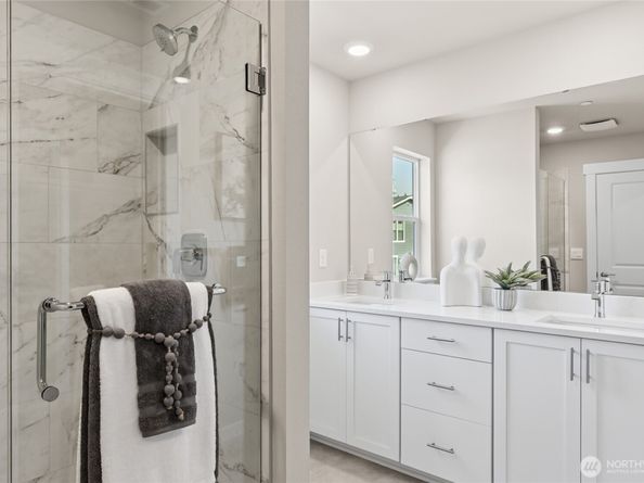 10512 135th Avenue NE 33, Kirkland WA 98033