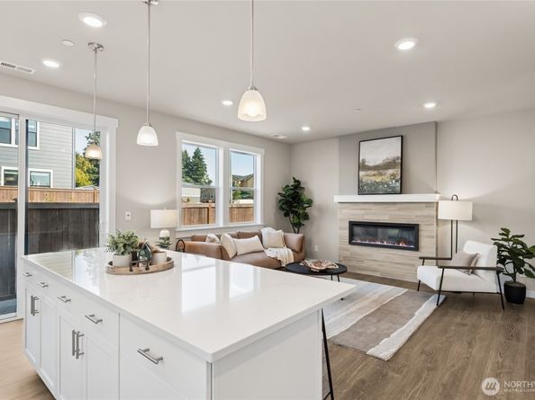 10512 135th Avenue NE 33, Kirkland WA 98033
