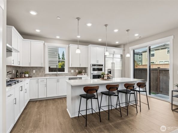 10512 135th Avenue NE 33, Kirkland WA 98033