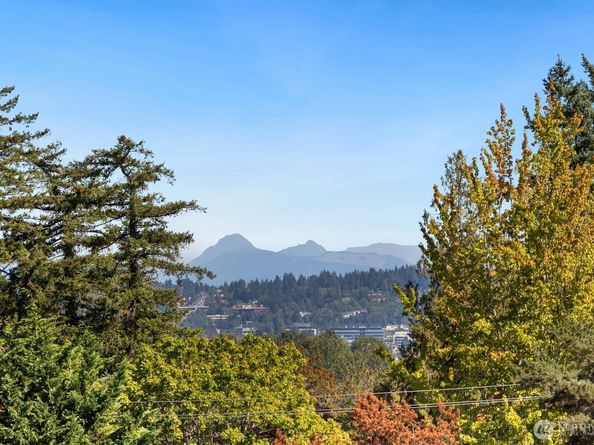 6652 Parkpoint Way NE D311, Seattle WA 98115
