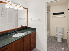 6652 Parkpoint Way NE D311, Seattle WA 98115