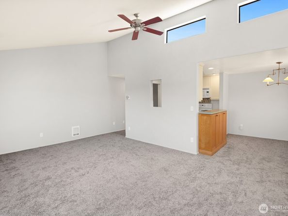 6652 Parkpoint Way NE D311, Seattle WA 98115