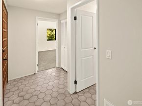 6652 Parkpoint Way NE D311, Seattle WA 98115