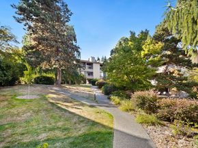 6652 Parkpoint Way NE D311, Seattle WA 98115