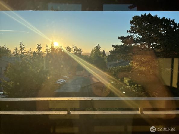 6652 Parkpoint Way NE D311, Seattle WA 98115