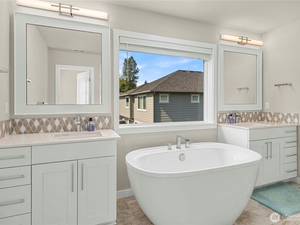 19821 75th Avenue NE, Kenmore WA 98028