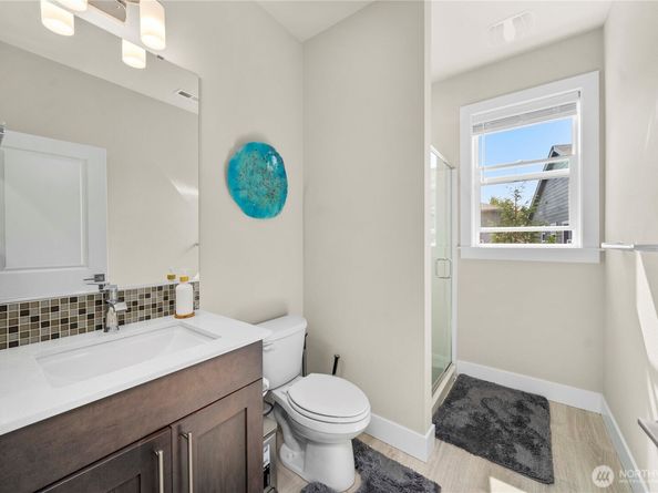 19821 75th Avenue NE, Kenmore WA 98028
