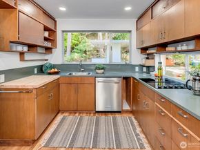 4230 W Mercer Way, Mercer Island WA 98040