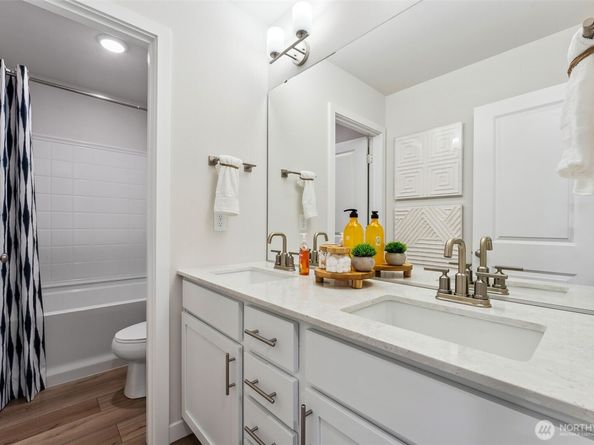 3952 McCormick Village Drive, Bremerton WA 98312